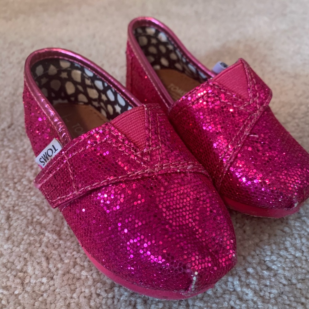 Tom’s toddler size 5 sparkly pink